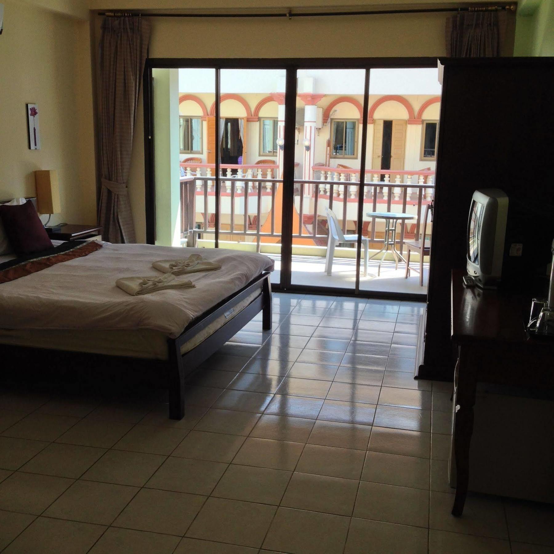 Tropicoza Hostel Patong Kültér fotó
